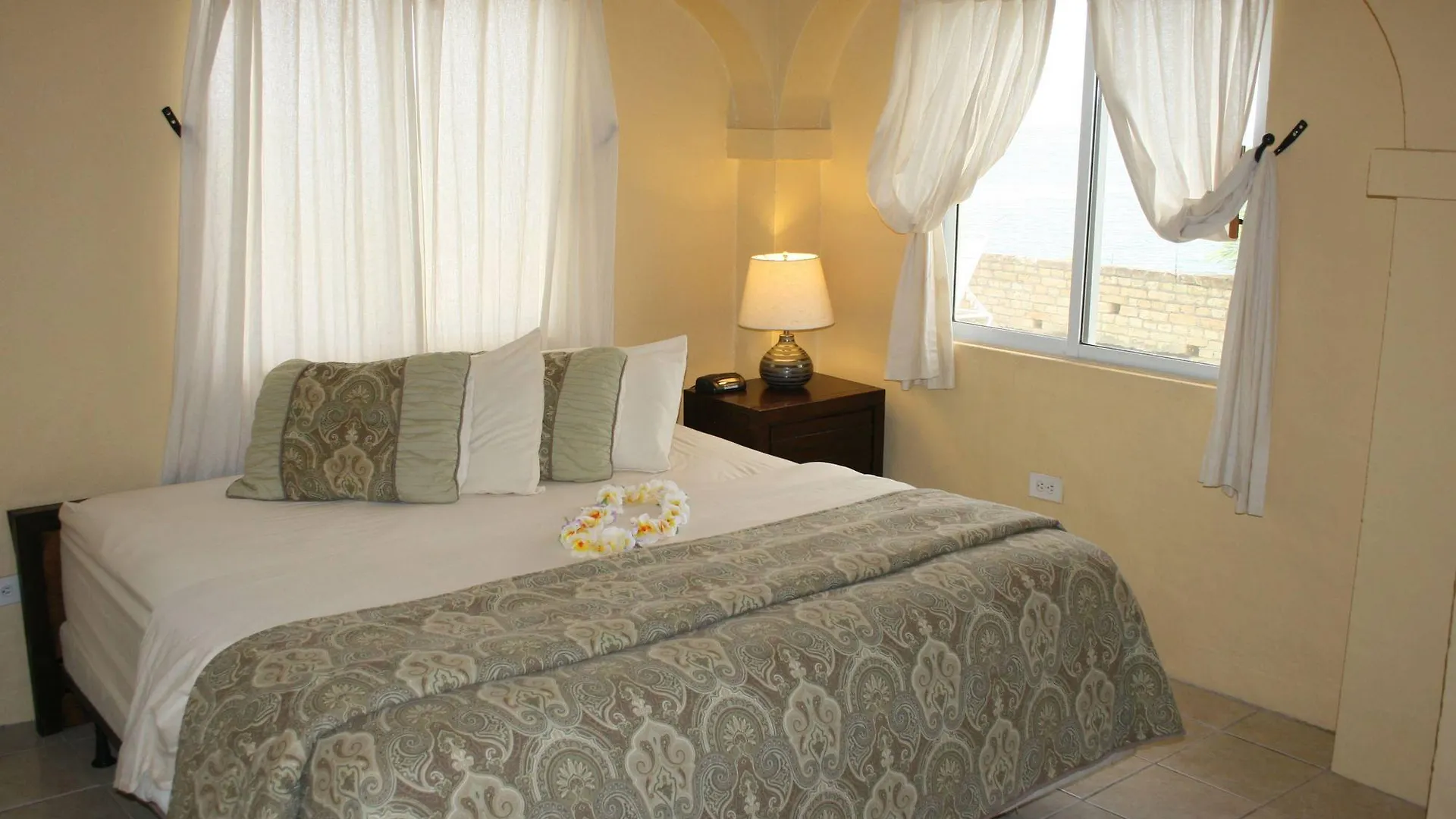 Hotel On The Cay Christiansted 3*,